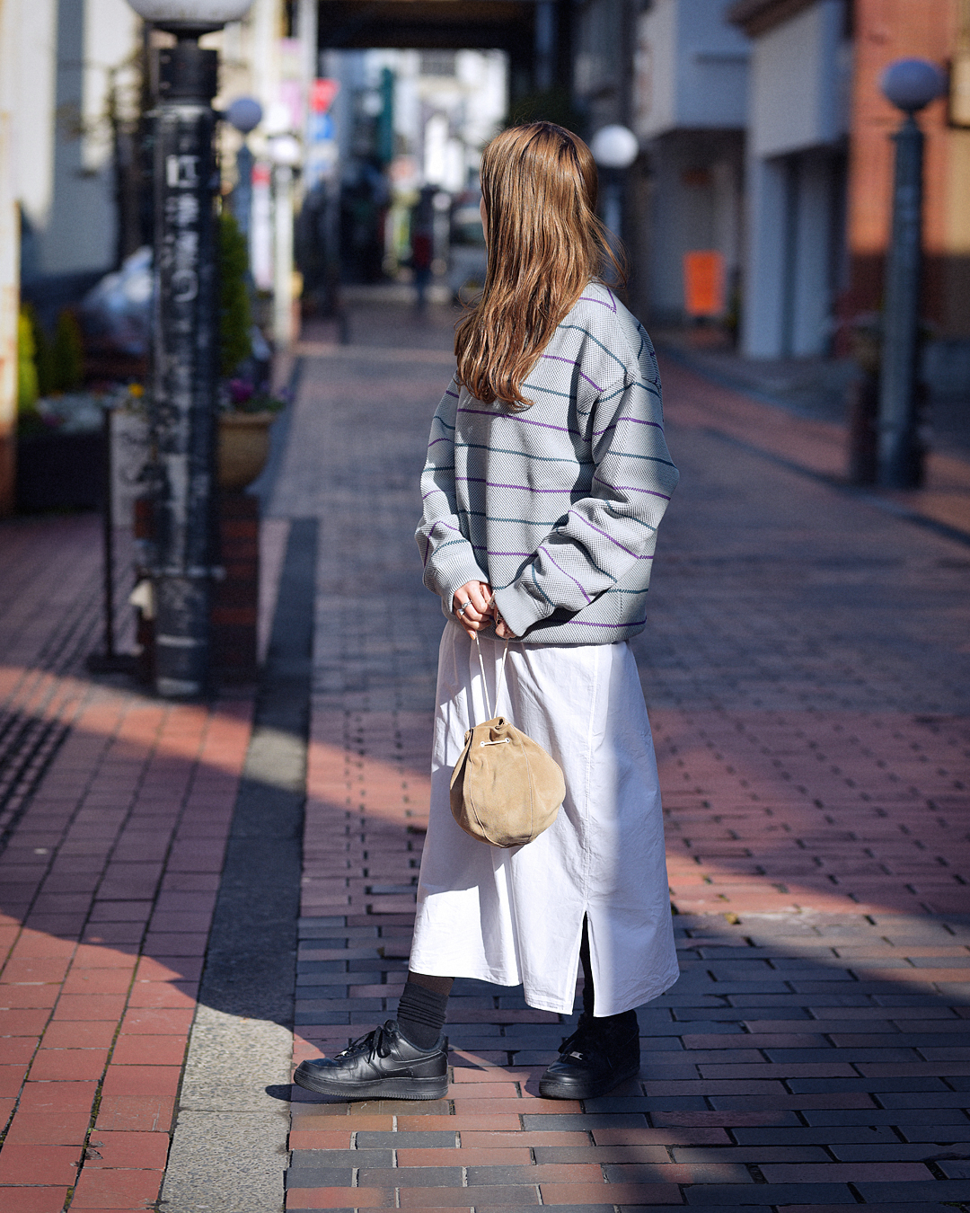 当社の hender scheme ベージュ 巾着バッグ サコッシュ ショルダー