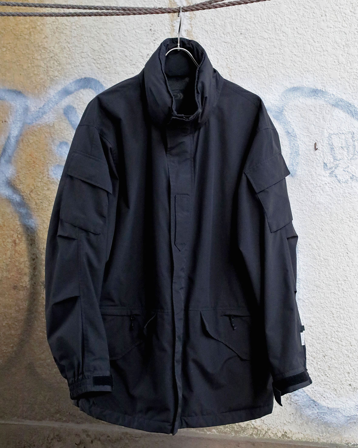 DAIWA PIER39 / GORE-TEX INFINIUM TECH MIL ECWCS PARKA - Black 撮影