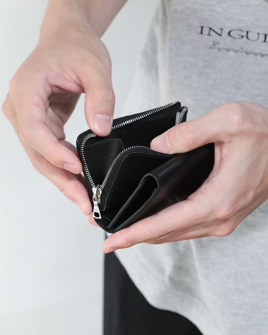 VT18 FOLDED WALLET 男性サイズ感