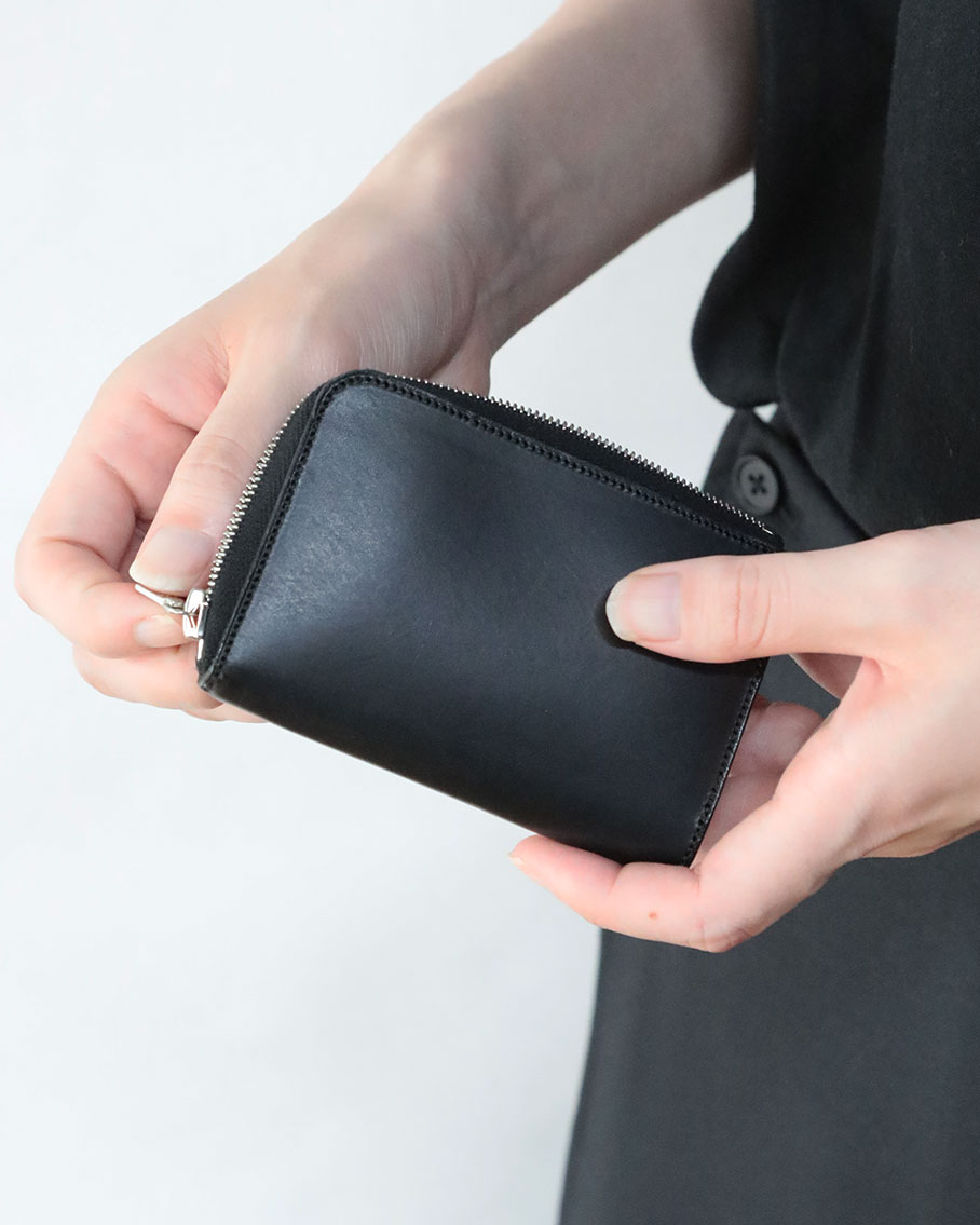 VT19 L-SHAPED WALLET : S 女性サイズ感