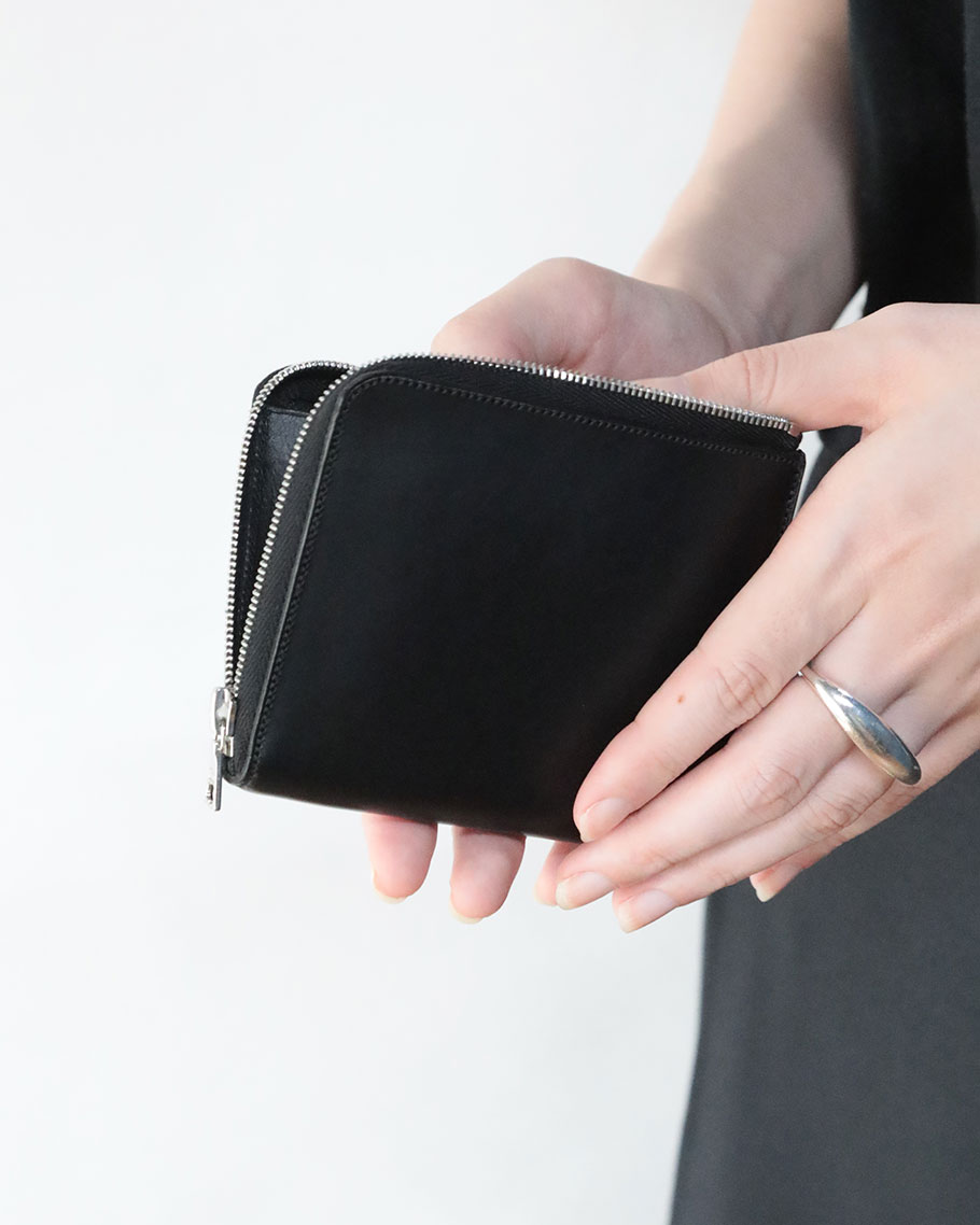 VT20 L-SHAPED WALLET : M 女性サイズ感
