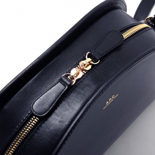 A.P.C. / アーペーセー | ハーフムーンバッグ - Dark Navy | 通販 