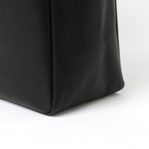 MOTO / モト | BAG45 オイルドカウレザーバッグ (スモール) - Black 