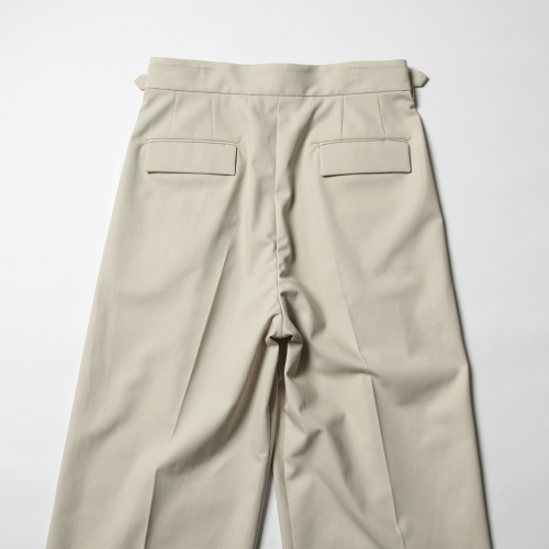 YOKE / ヨーク | 2TUCK WIDE GURKHA TROUSERS - Fog White | 通販 
