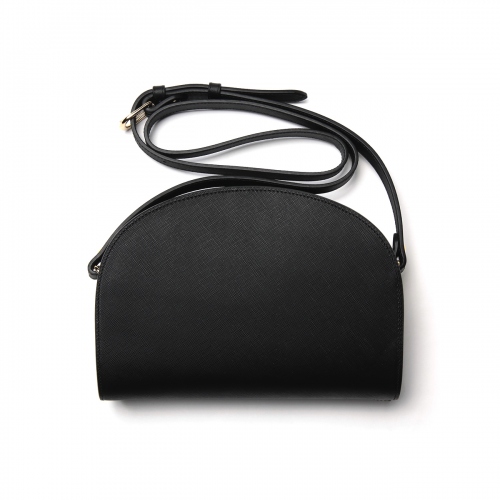 A.P.C. / アーペーセー | ハーフムーンバッグ - エンボス加工 - Black 