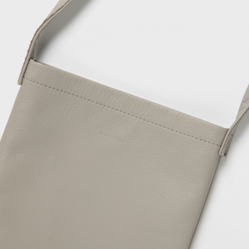 Hender Scheme / エンダースキーマ | cow shoulder small - Oak | 通販 