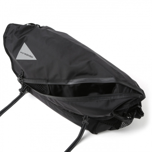 and wander / アンドワンダー | 20L messenger bag - Black | 通販 