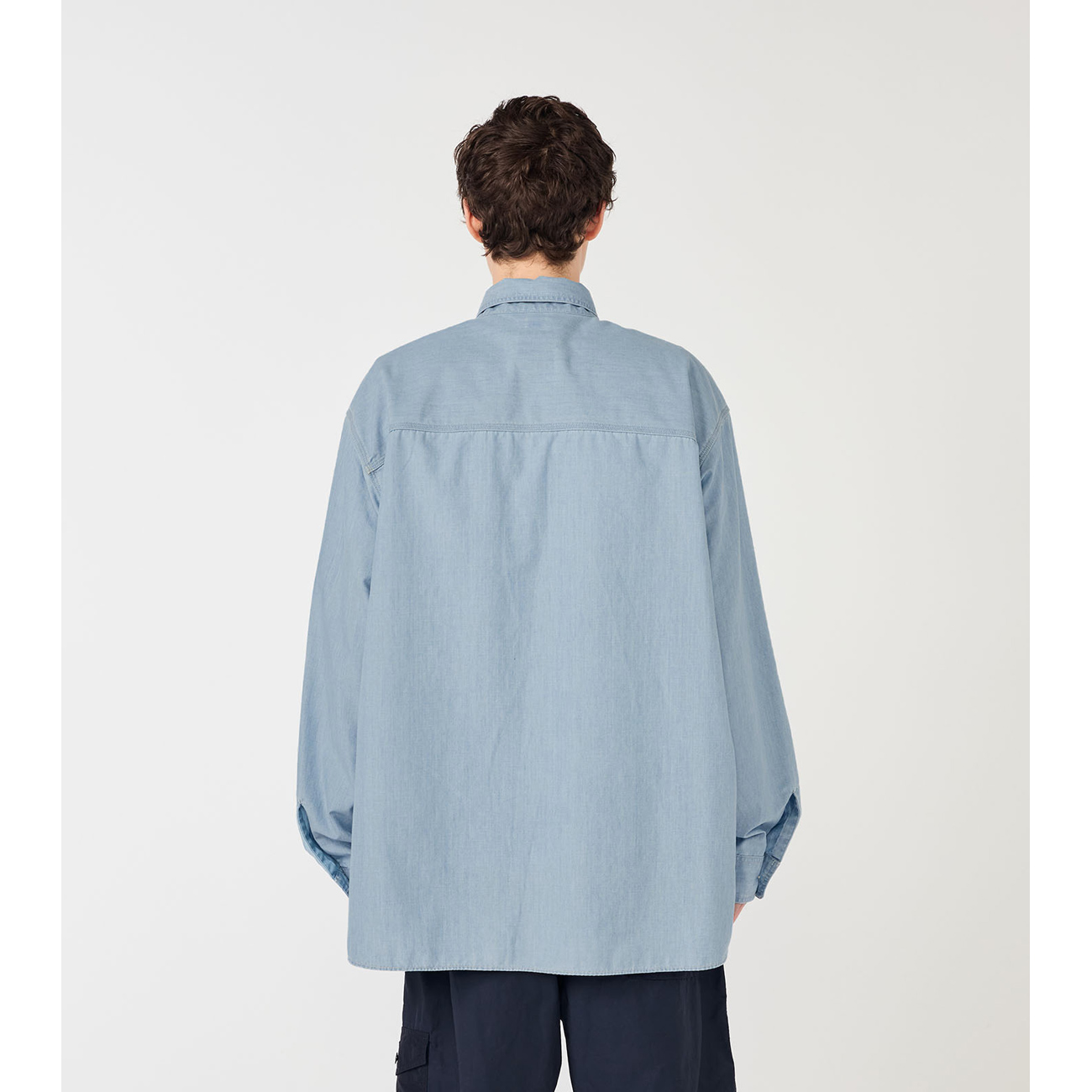 nanamica / ナナミカ | Regular Collar Chambray Shirt - Light Indigo