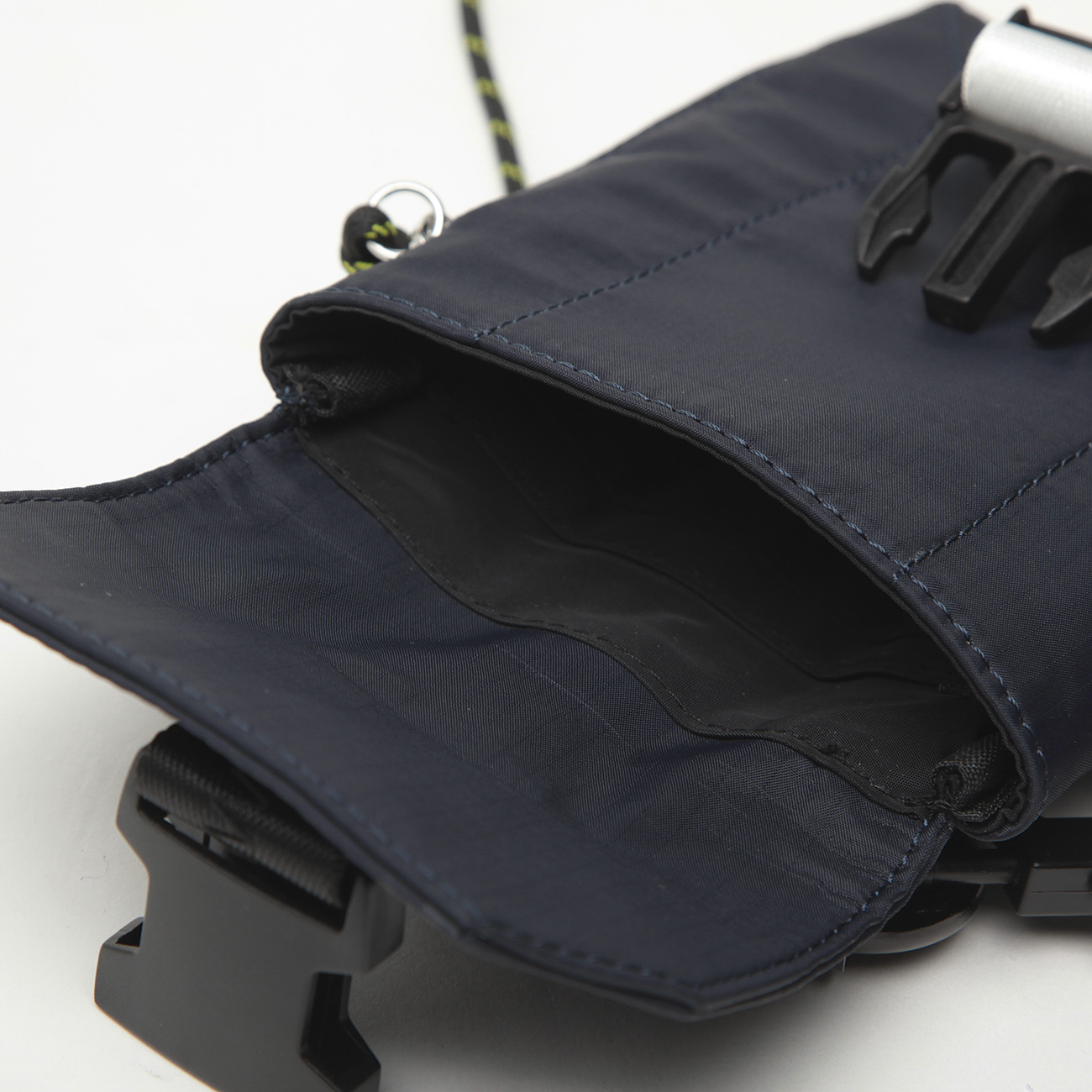 A.P.C. / アーペーセー | Treck クロスボディポーチ - Dark Navy