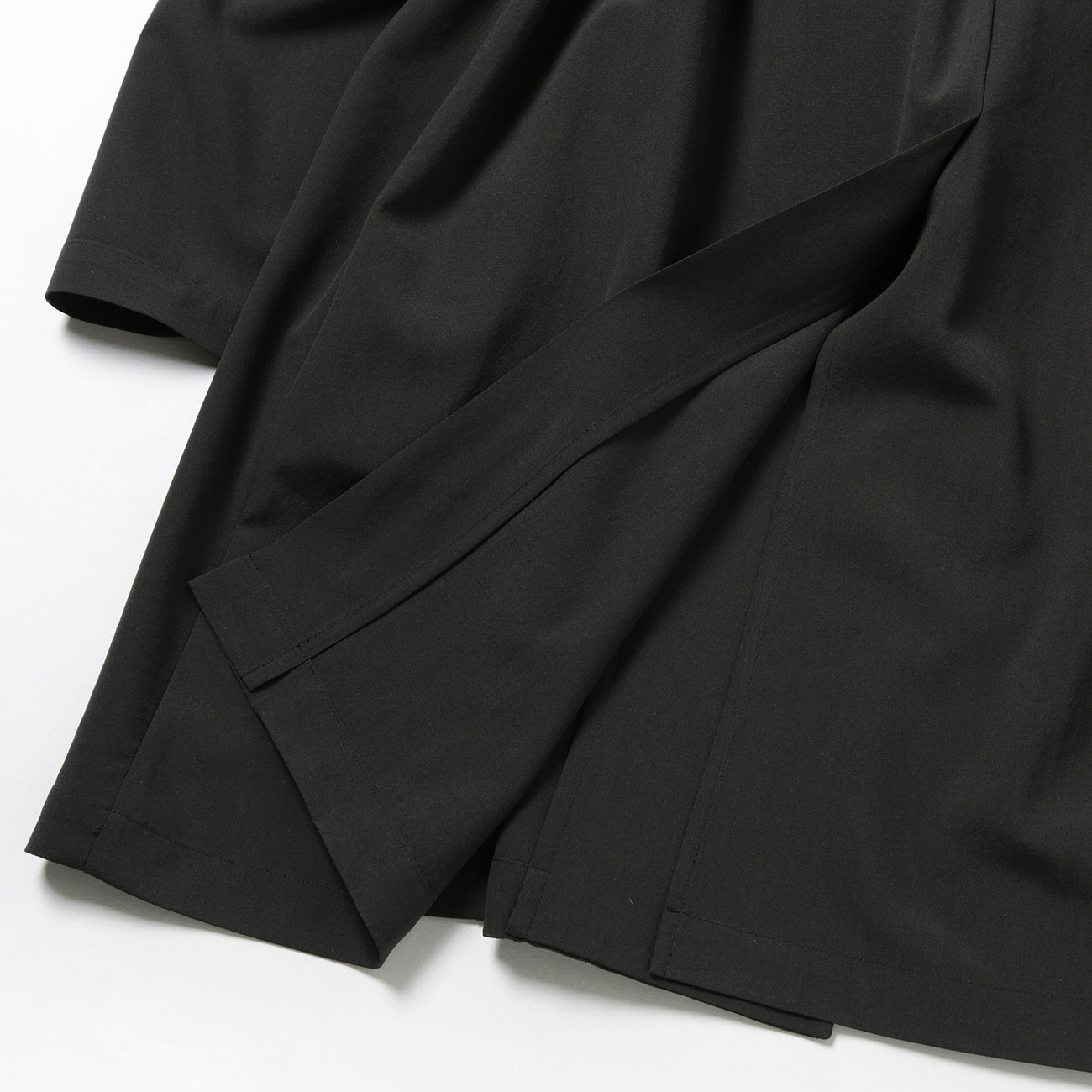 varet street back tuck coat ブラック YOKE / ヨーク | WOOL TROPICAL DOUBLE BREASTED COAT - Carbon