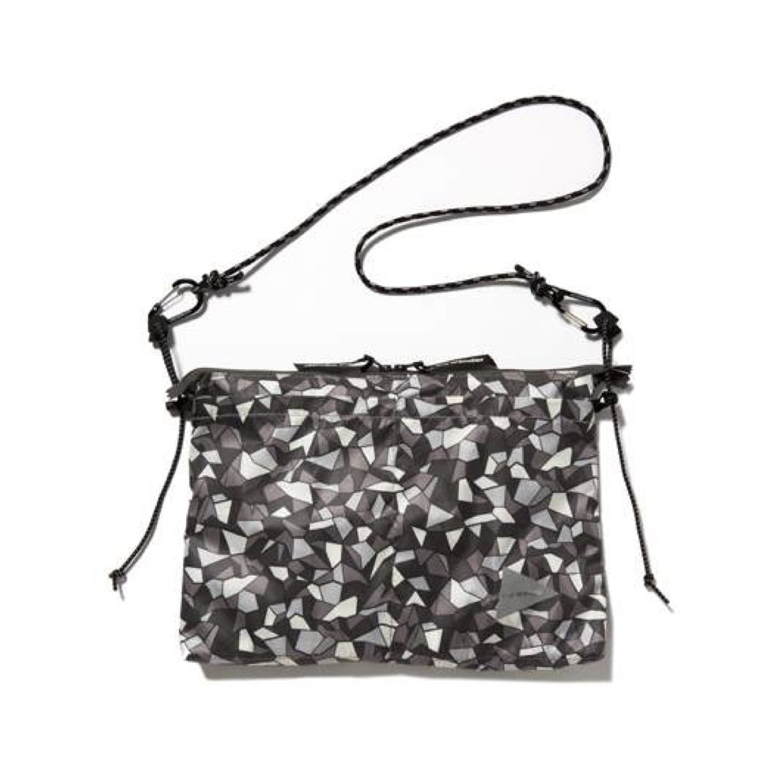 and wander ロゴ入り サコッシュ charcoal ヨドバシ.com - アンドワンダー and wander sil sacoche