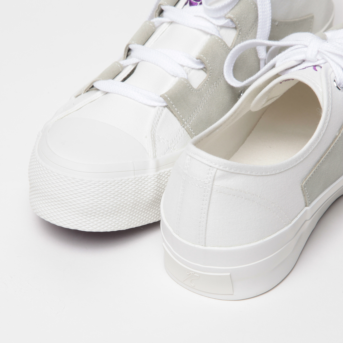 Needles / ニードルズ | Asymmetric Ghillie Sneaker - White | 通販