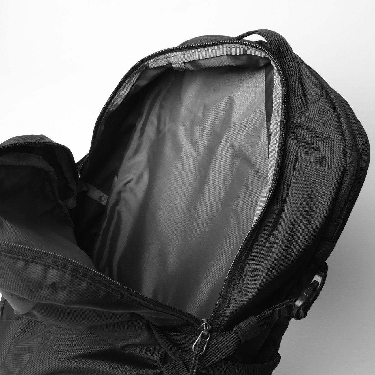 patagonia / パタゴニア | Refugio Day Pack 26L - Black | 通販