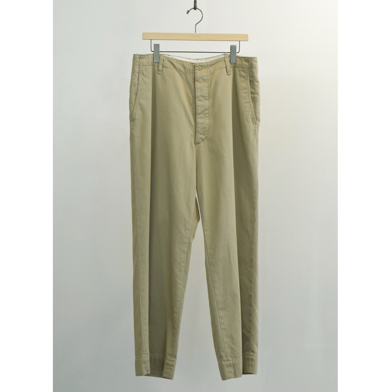 COMOLI / コモリ | KHAKI チノパンツ - Khaki | 通販 - 正規取扱店