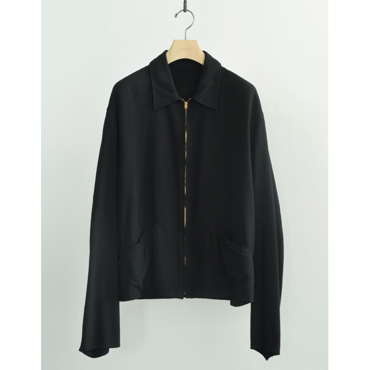COMOLI コモリ シルクネップ スモーキングジャケット 2 ブラック COMOLI / コモリ | シルクネップ ジップショートジャケット - Black