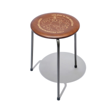 ....... RESEARCH | HOLIDAYS in The MOUNTAIN 157 - Round Stool - Kuma Wreath