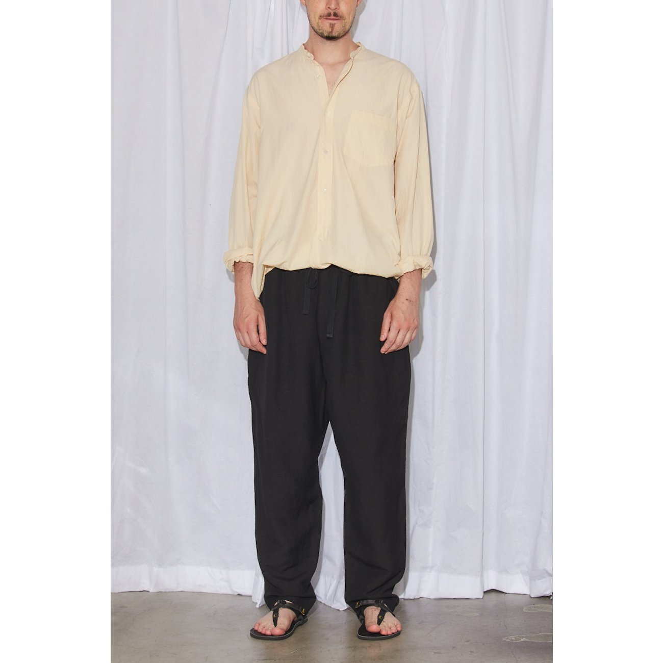 COMOLI Band Collar Shirt Ecru