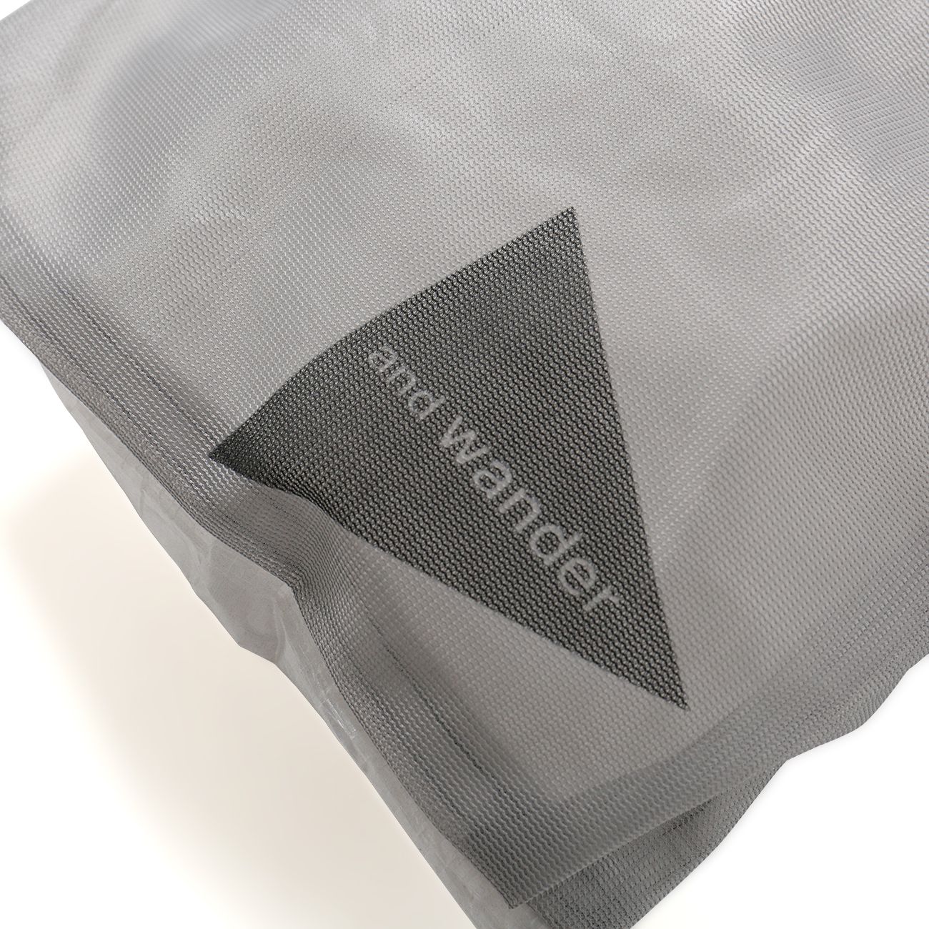 and wander / アンドワンダー | cuben fiber sacoche - White | 通販