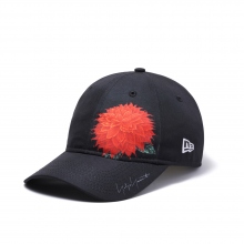 Yohji Yamamoto POUR HOMME / ヨウジ ヤマモト | HZ-H88-972-1 New Era RED DHALIA MOTIF CAP - Black