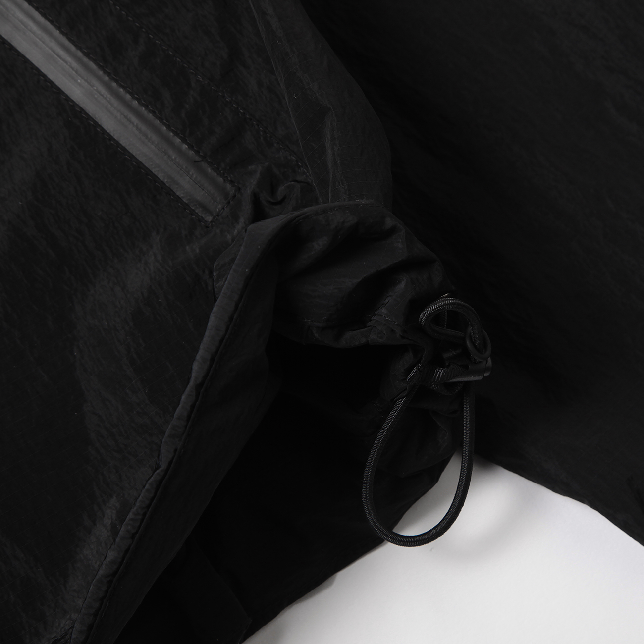URU / ウル | WATER REPELLENT NYLON - ZIP UP HOODED BLOUSON - Black
