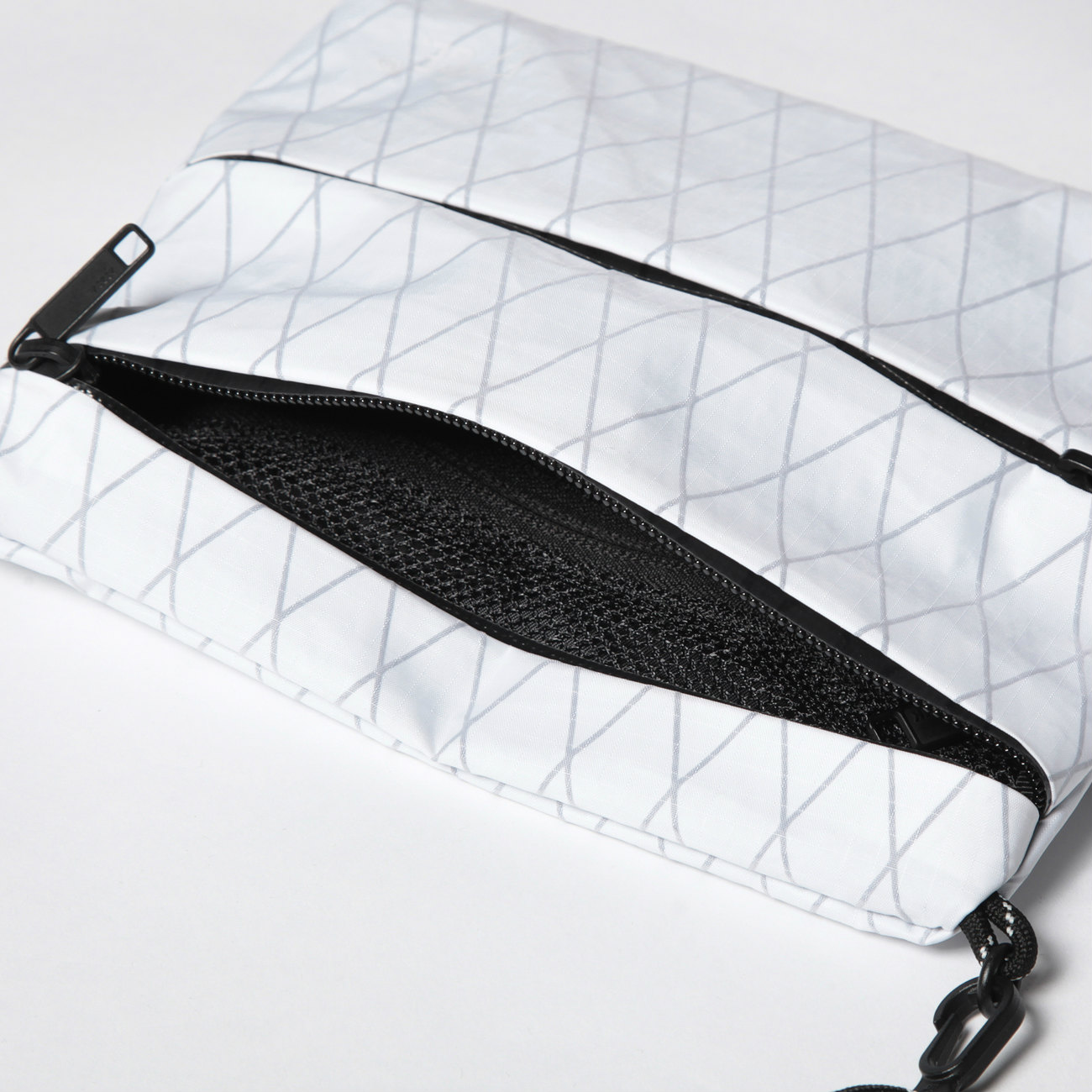 F/CE. / エフシーイー | XPAC SACOCHE M - White | 通販 - 正規取扱店