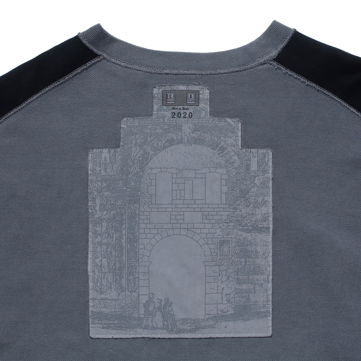 C.E / シーイー | PANEL SHOULDER LIGHT CREW NECK - Charcoal | 通販 