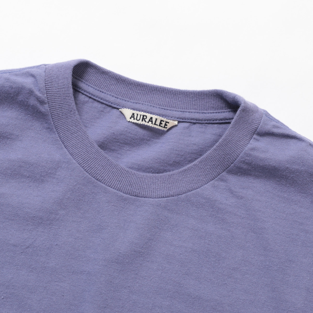 BRUSHED ORGANIC COTTON JERSEY TEE (メンズ) 首元