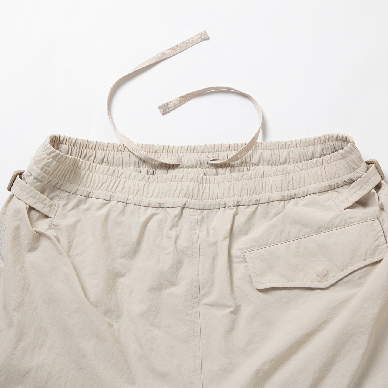 DAIWA PIER39 / ダイワピア39 | TECH PARACHUTE PANTS - Ecru