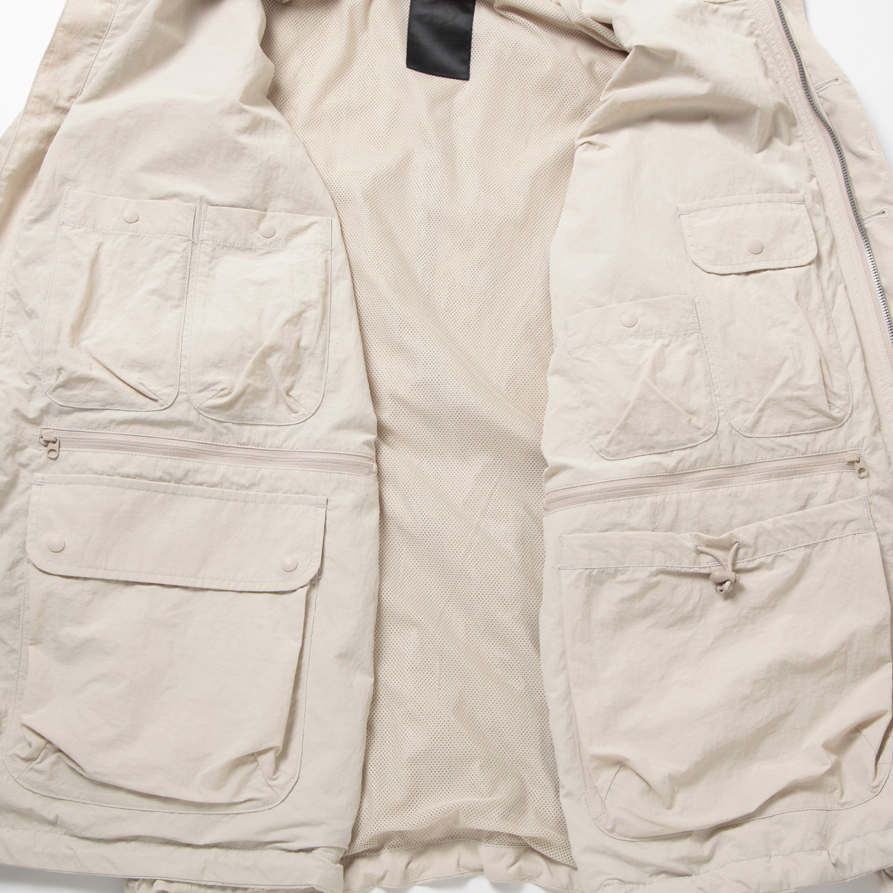 DAIWA PIER39 / ダイワピア39 | TECH PARACHUTE JACKET - Ecru | 通販