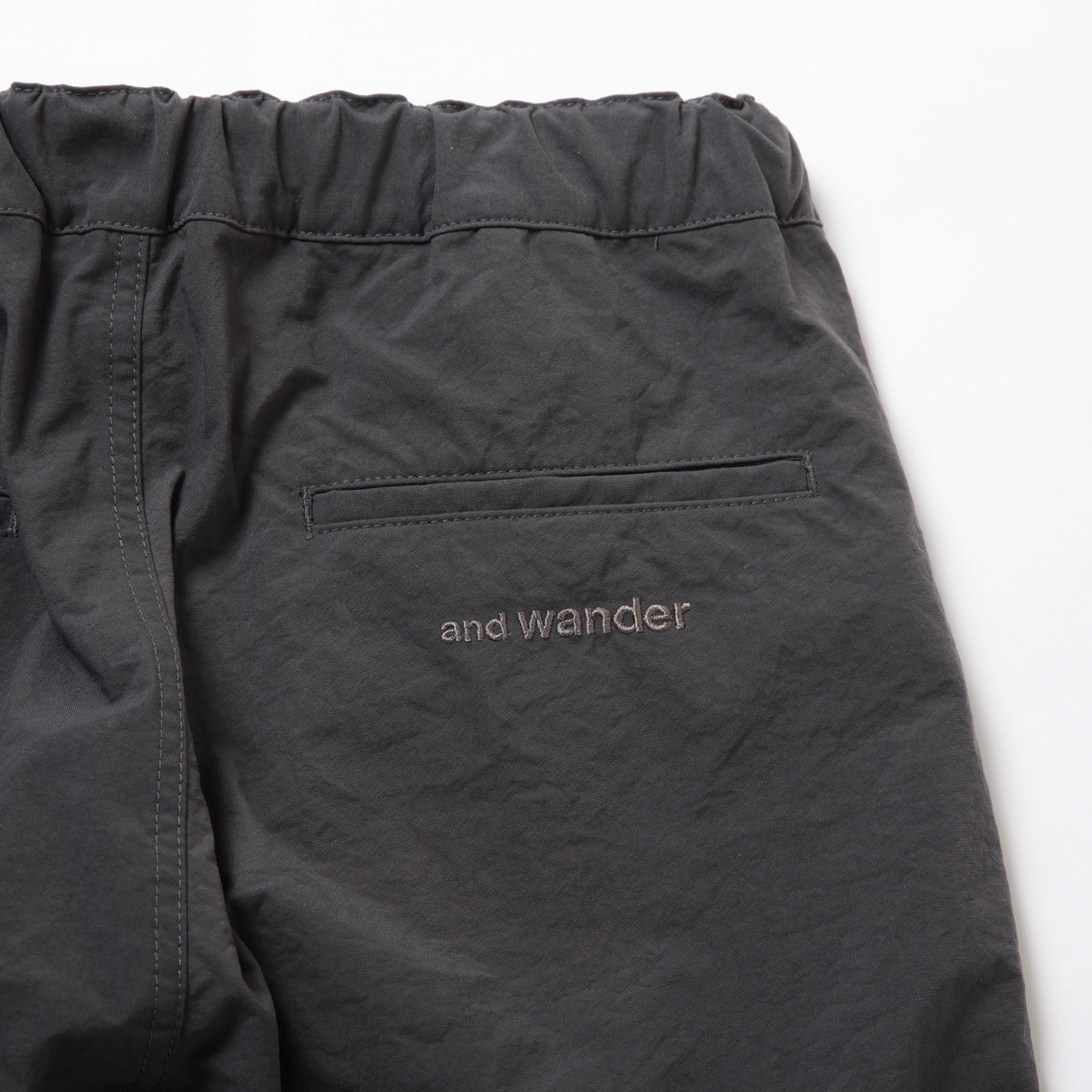 and wander / アンドワンダー | nylon chino tuck tapered pants