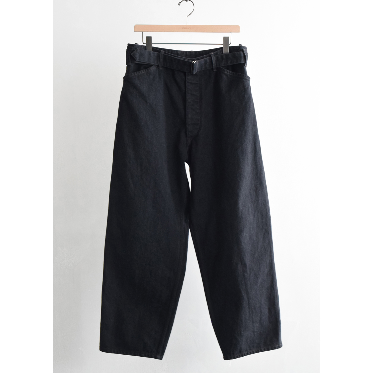 COMOLI / コモリ | ブラックデニム ベルテッドパンツ - Black | 通販