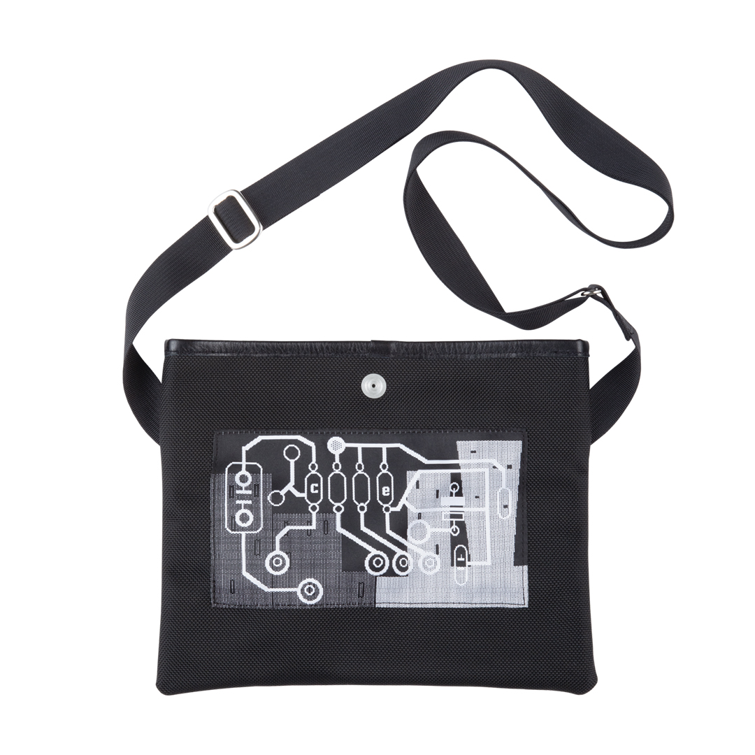 C.E / シーイー | HARD SMALL POCKET BAG - Black | 通販 - 正規取扱店 