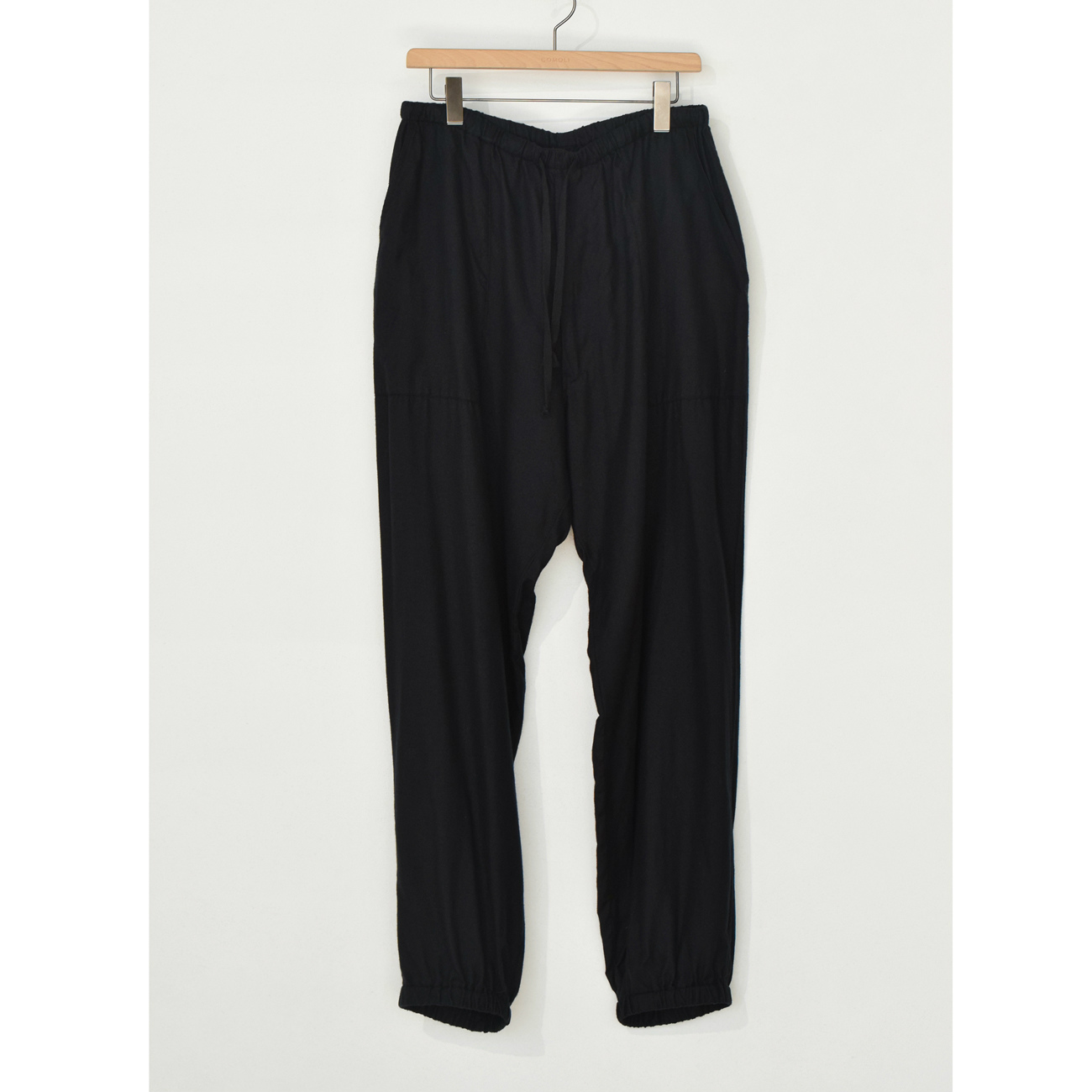 COMOLI / コモリ | シルクネル ドローストリングパンツ - Navy | 通販