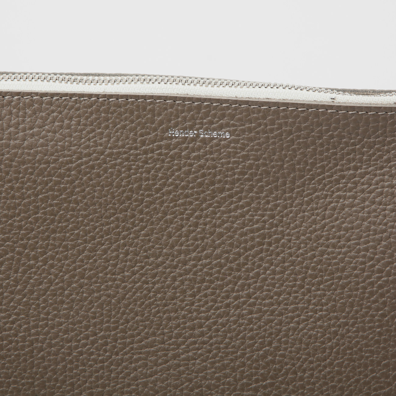 Hender Scheme / エンダースキーマ | pouch L - Taupe | 通販