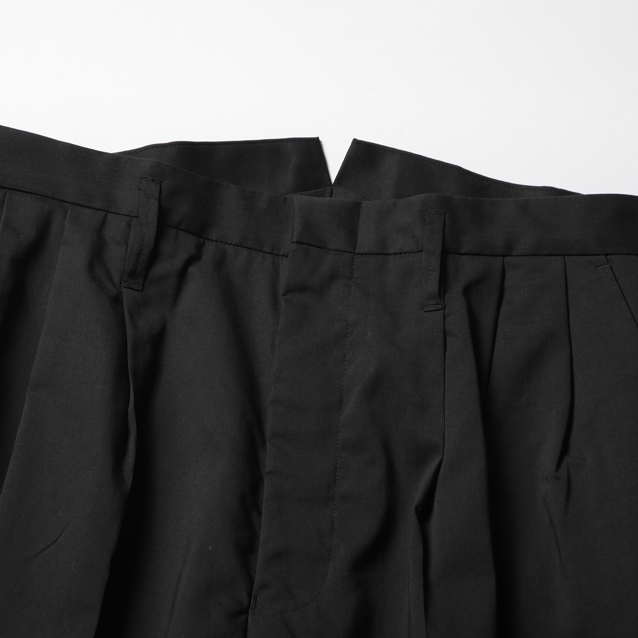 ESSAY / エッセイ | P-1 3 Tucked Slacks - Black | 通販 - 正規