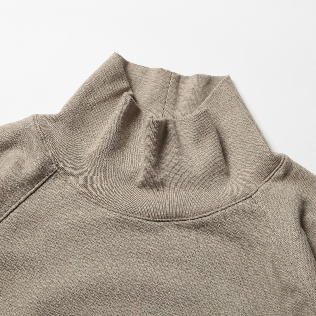 AURALEE / オーラリー | SUPER SOFT HEAVY SWEAT MOCK NECK P/O (メンズ) - Top Gray  Beige | 通販 - 正規取扱店 | COLLECT STORE / コレクトストア