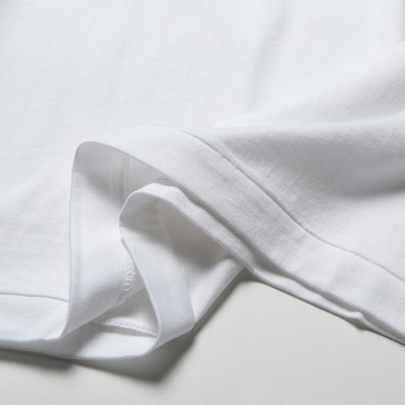 人気モデル COMOLI コットンシルク 長袖クルー 白2 W03-05008 COMOLI コットンシルク 長袖クルー | Less Higashikawa