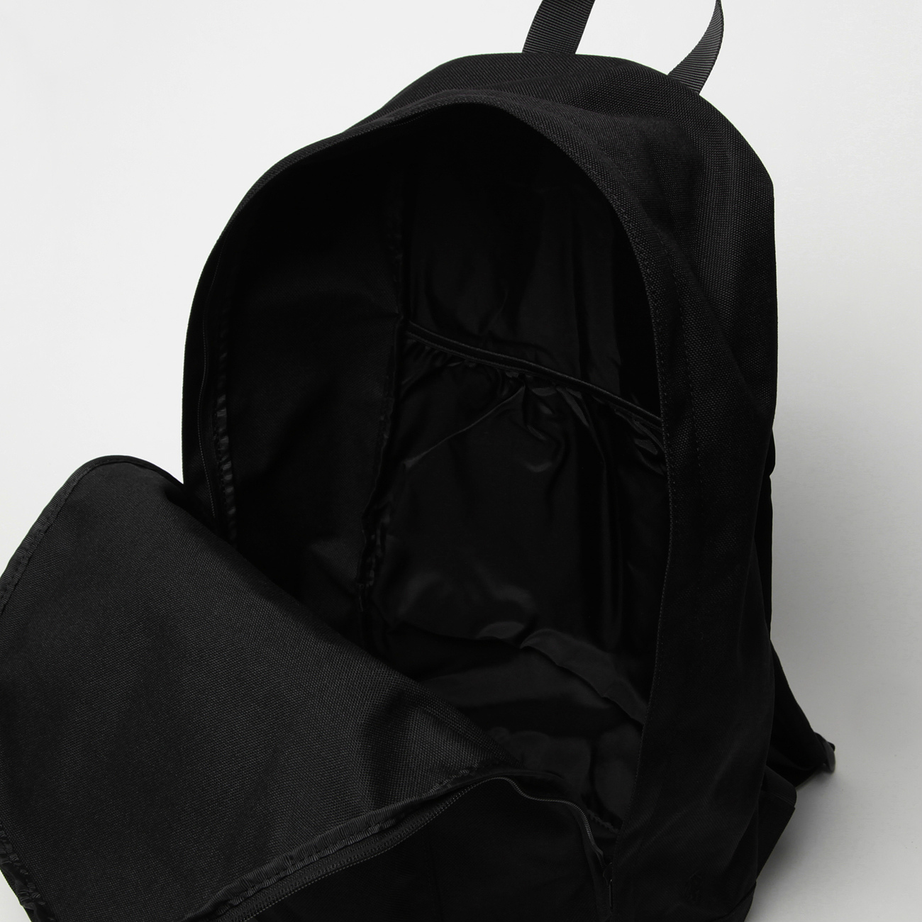 DESCENTE ddd CORDURAナイロンデイパック カーキ　廃盤新品 DESCENTE ddd CORDURAナイロンデイパック カーキ 廃盤新品