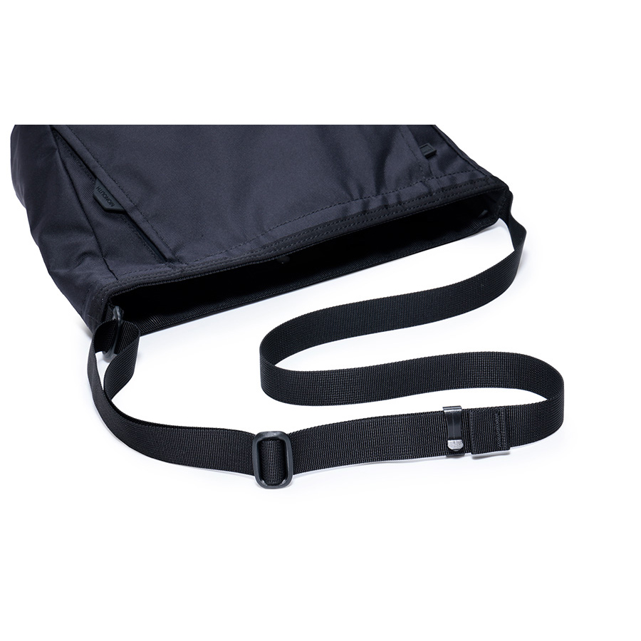 MONOLITH / モノリス | SHOULDER STANDARD HEXA S - Black