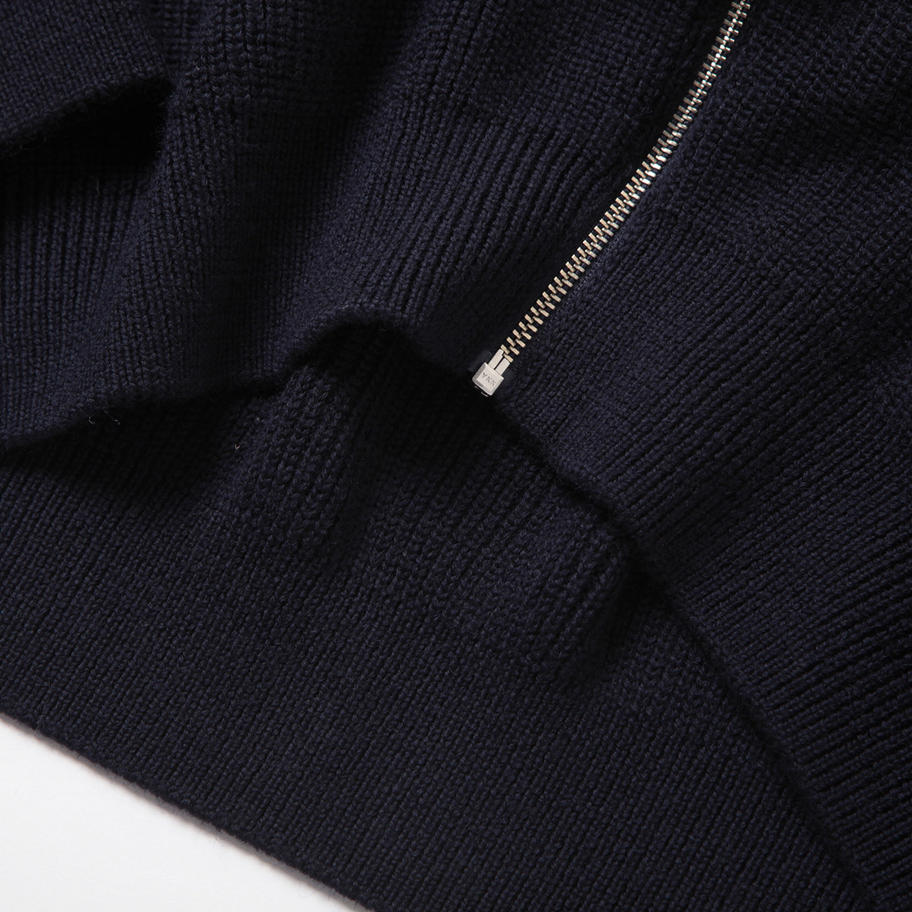 Y / ワイ (YLEVE / イレーヴ) | NON MULESING WOOL DRIVERS KN - Navy 