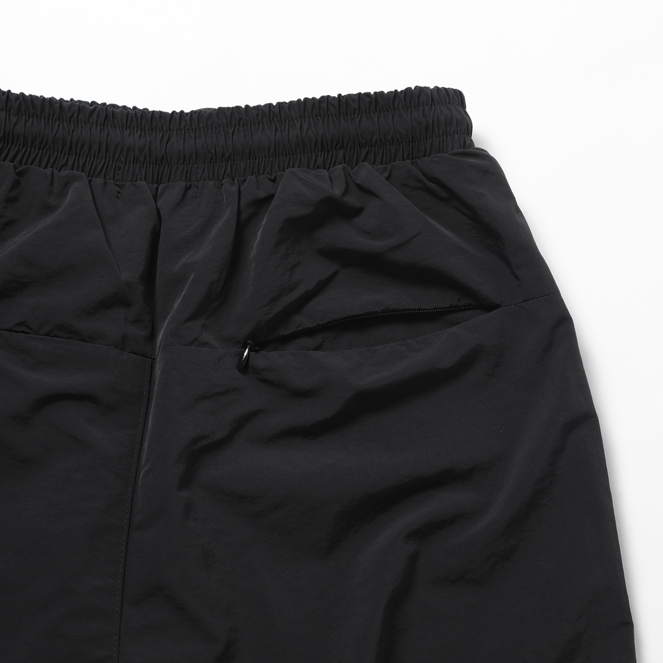 WIND AND SEA / ウィンダンシー | BIG LOGO TRACK PANTS - Black