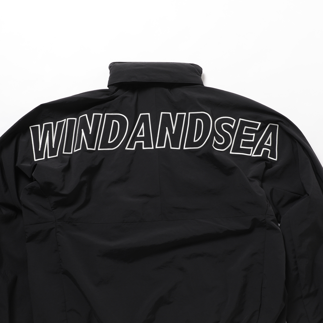 WIND AND SEA / ウィンダンシー | BIG LOGO SHELL PARKA - Black