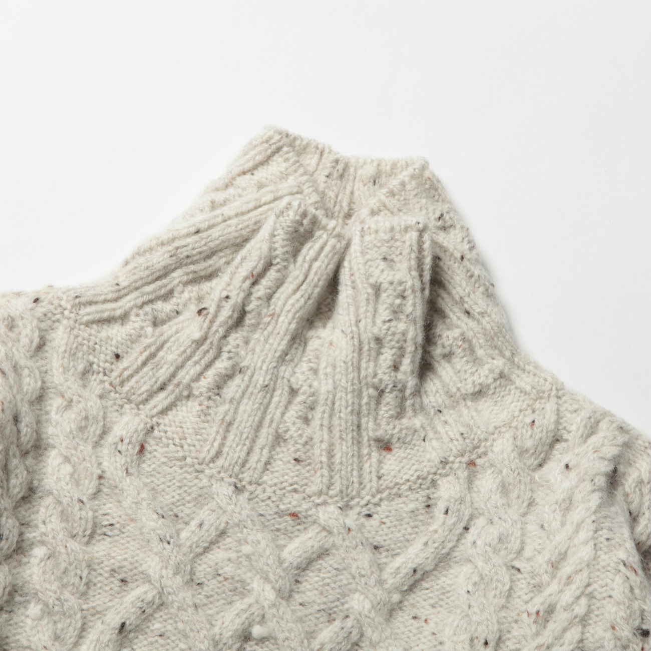 WOOL BABY ALPACA NEPPED CABLE KNIT TURTLE NECK P/O (レディース) - Mix Ivory
