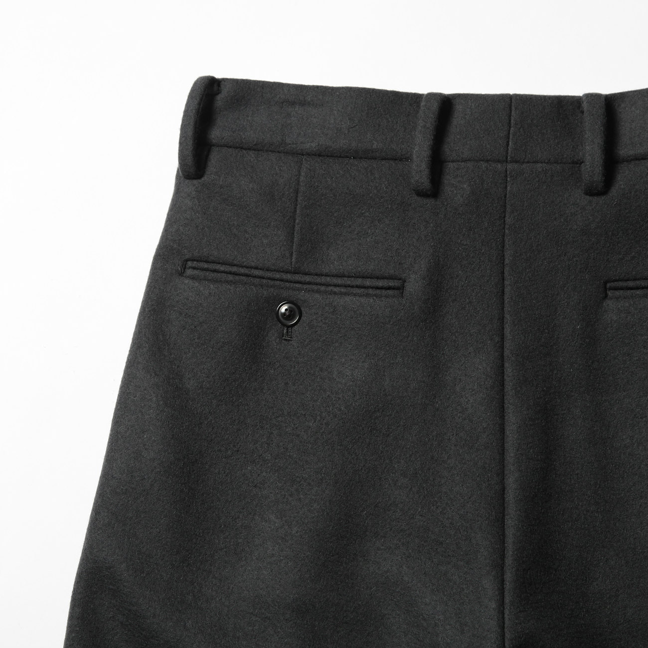 URU / ウル | WOOL PONCH / 1 TUCK PANTS - Charcoal | 通販