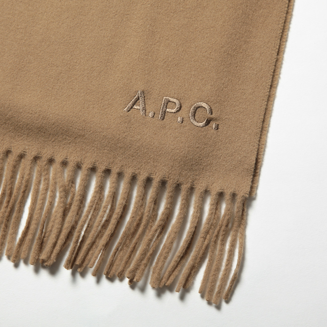 A.P.C.ロゴ刺繍入りキャメルマフラー A.P.C.ロゴ刺繍入りキャメルマフラー 楽天市場】APC A.P.C.