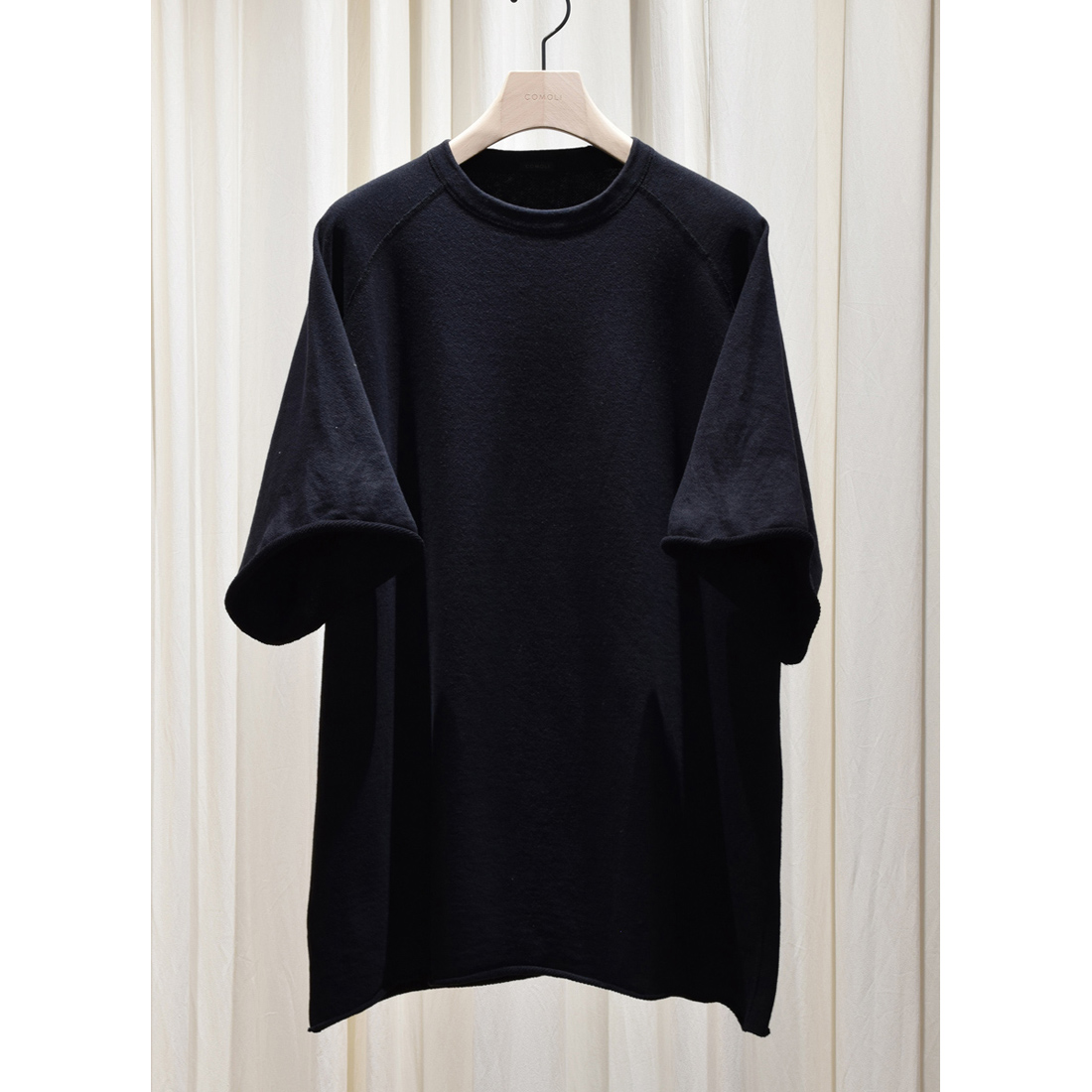 も*ん様 25SS comoli コモリ LWコットン裏毛 半袖クルー ブラック COMOLI LWコットン裏毛 半袖クルー | Less Higashikawa