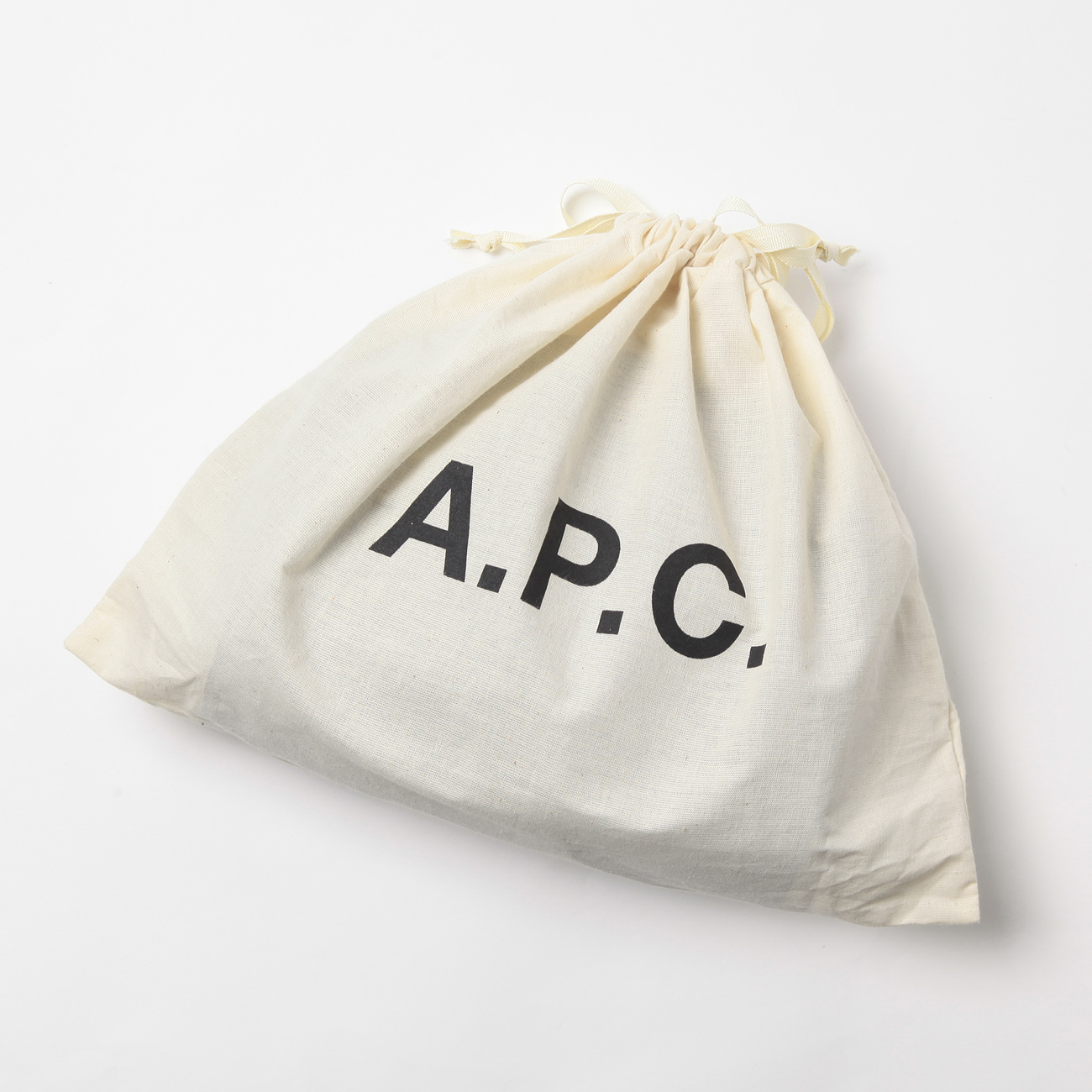 a.p.c ハーフムーン エンボス加工 ブラック - バッグ