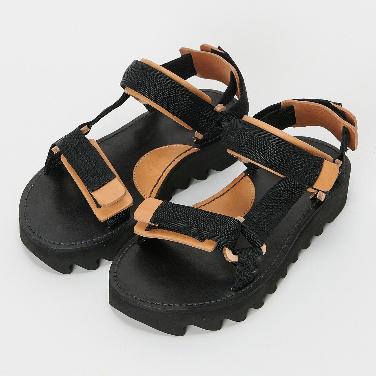 Hender Scheme / エンダースキーマ | webb - Black / Natural | 通販
