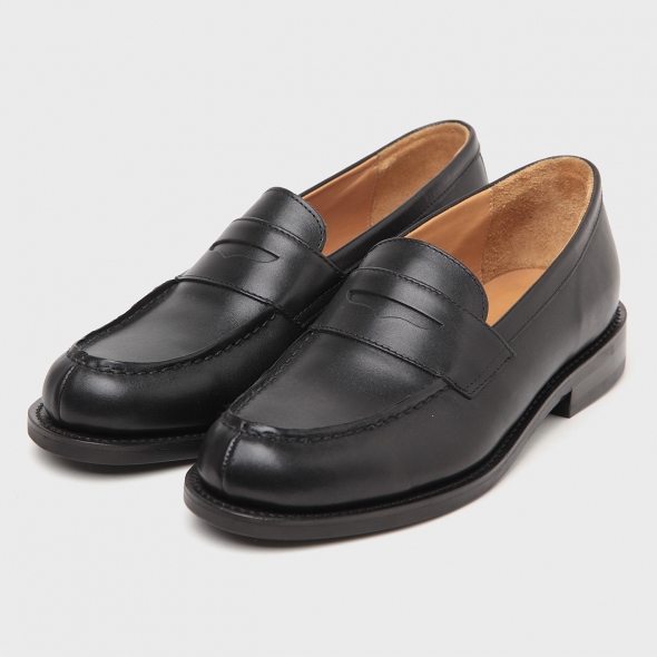 エンダースキーマ　new standard loaferカラーはネイビーです