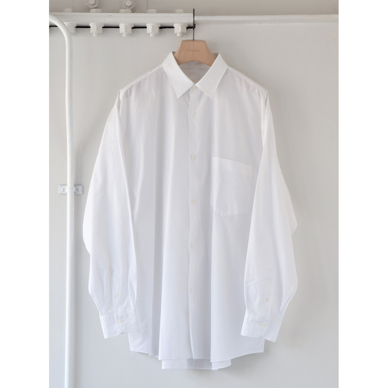 販売初売COMOLI - 21aw COMOLI コモリシャツ WHITE 4の通販 by からあげ's shop｜コモリならラクマ - シャツ